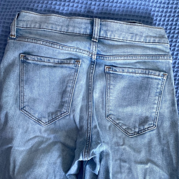 Light-Wash Boyfriend Jeans - Picture 5 of 5
